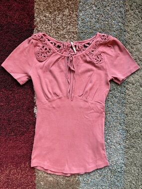 Free People Pink Crochet Neckline Short Sleeve Top – Boho Style – Size Small